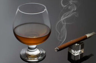 Причина почти половины смертей от рака – алкоголь и курение