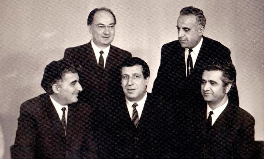 Армянская могучая кучка: сидят слева направо - Эдвард Мирзоян, Арно Бабаджанян, Александр Арутюнян, стоят – слева Лазарь Сарьян, справа – Адам Худоян.