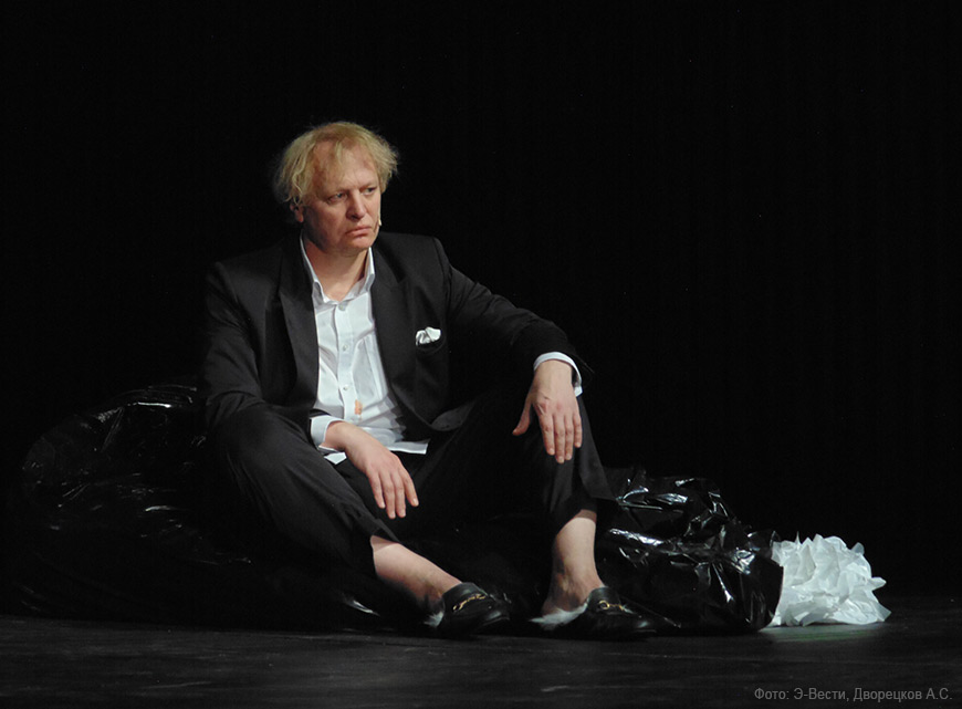 Сергей Юшкевич (Клавдий) в спектакле ШекспирГамлет Евгения Марчелли 
