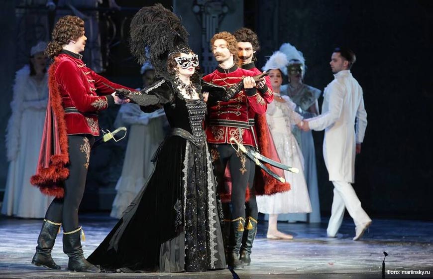 Сцена из оперетты, фото – Мариинский театр