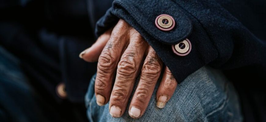 Деменция - результат экономии общества на стариках