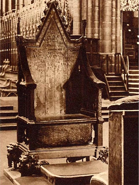 Трон короля Эдуарда (Исповедника), в основании которого находится Скунский камень. Фото 1937 года.