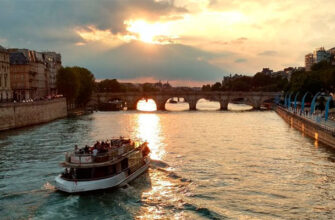 Впервые за 100 лет парижане смогут поплавать в Сене