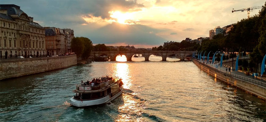 Впервые за 100 лет парижане смогут поплавать в Сене