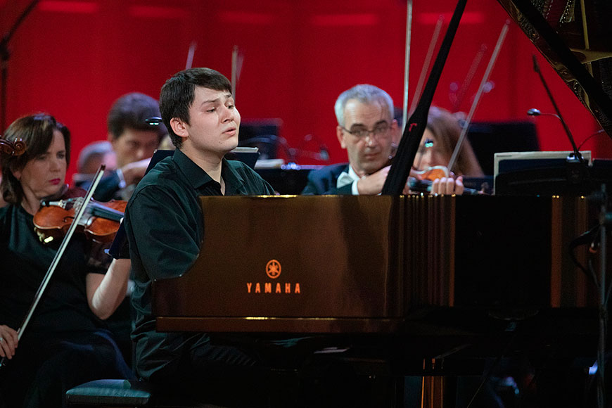 Сергей Давыдченко, I премия и золотая медаль в номинации «Фортепиано». Фото – Евгений Евтюхов.