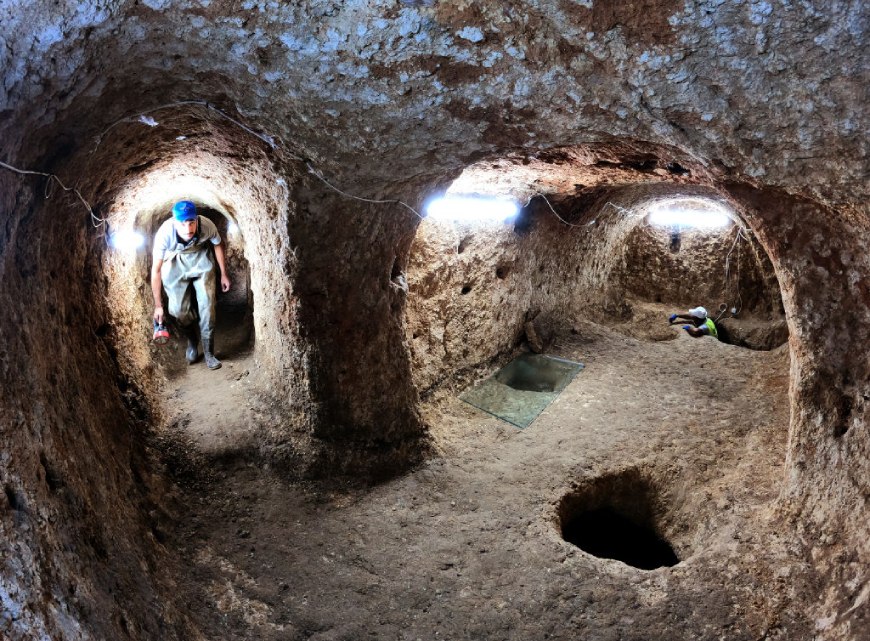 "Сарайини", древний многоуровневый подземный город, построенный в 8 веке в районе Сарайону города Конья, Турция.