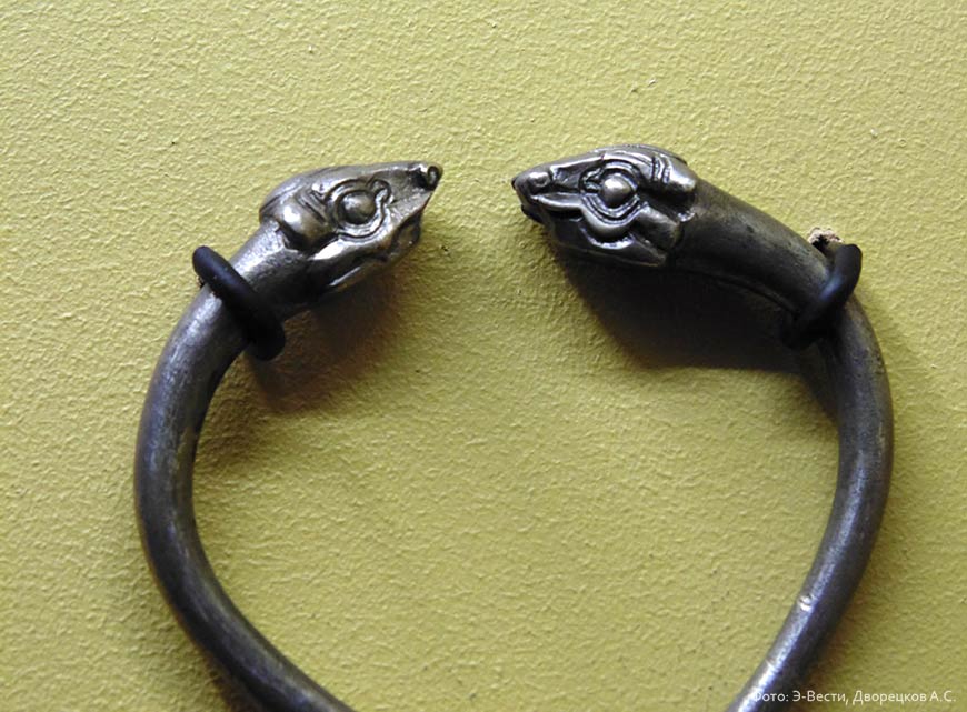Браслет в виде драконьих голов, Урарту, VII в до н.э.