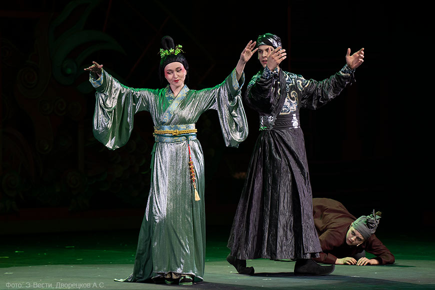 Наталья Санина (Ксяо, принцесса жаб), Константин Раскатов (Лаошу, принц крыс), Надежда Мисякова (Чунтао, главная уборщица)