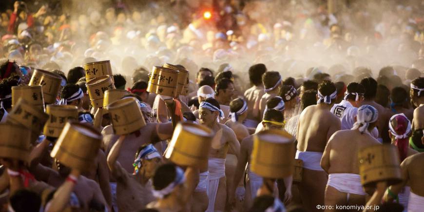 На японский «фестиваль голых» впервые допустили женщин