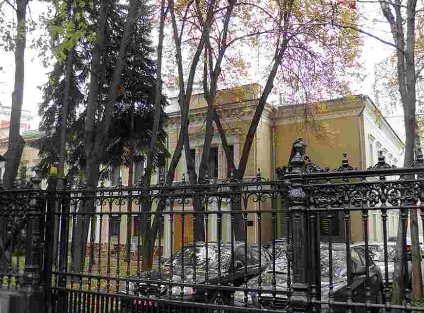 Здание посольства Украины
