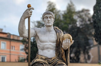 Огромная статуя императора Константина вновь высится в Риме