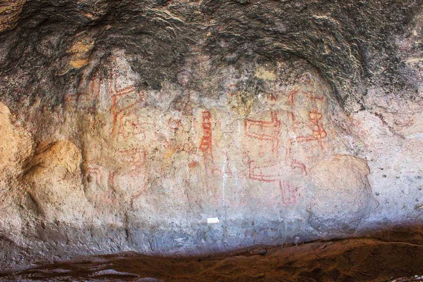 Наскальные рисунки пещеры «Куэва Уэнулль 1» в Аргентине