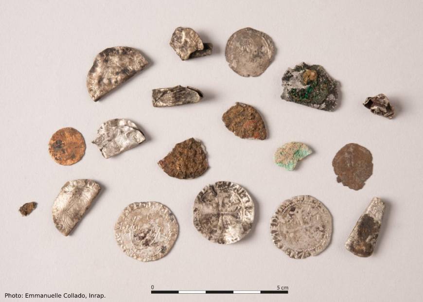 Коллекция монет, обнаруженная на мельнице.