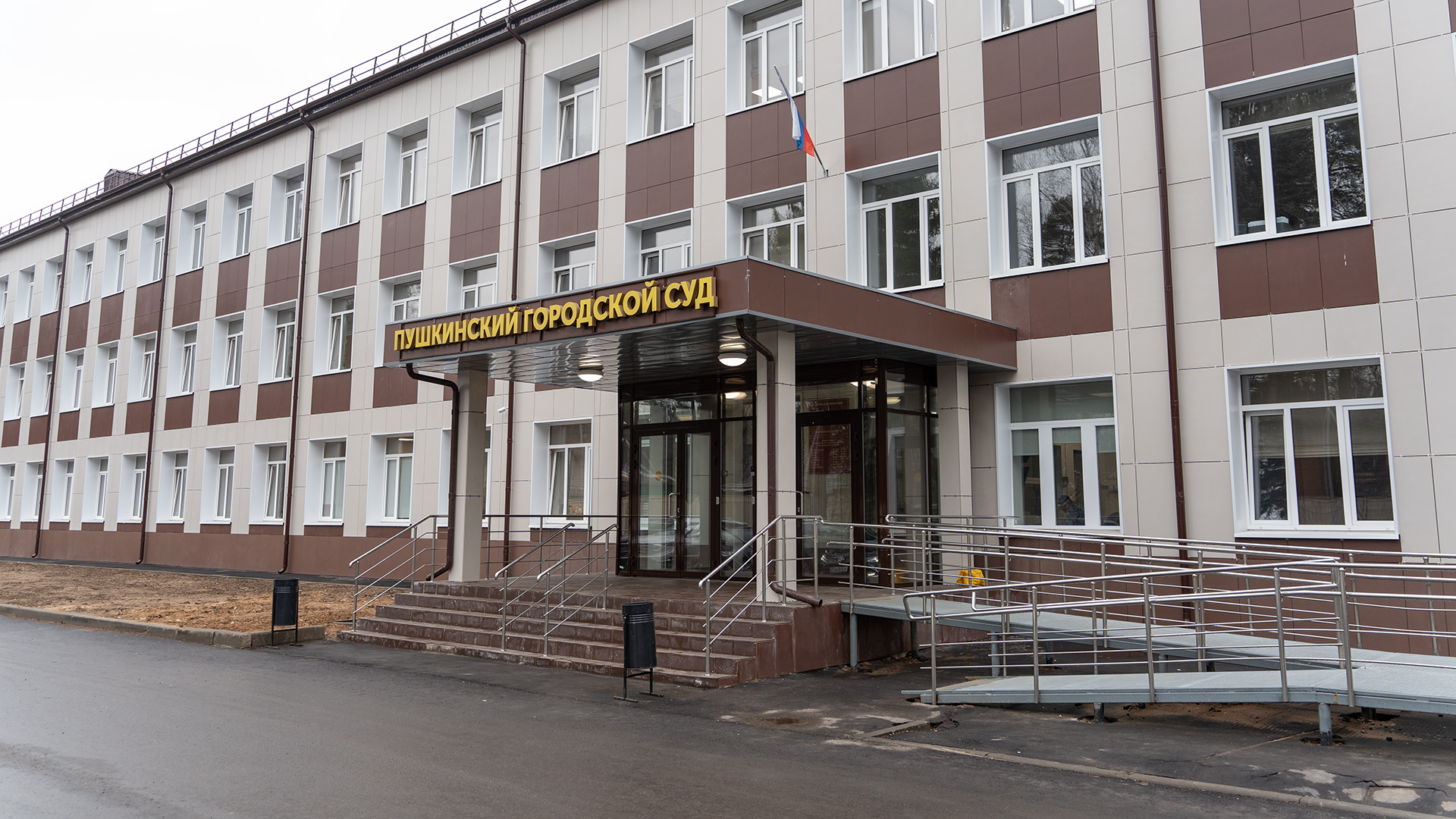 «Обирают население». Почему адвокату «МСК Север» нечего сказать СМИ?