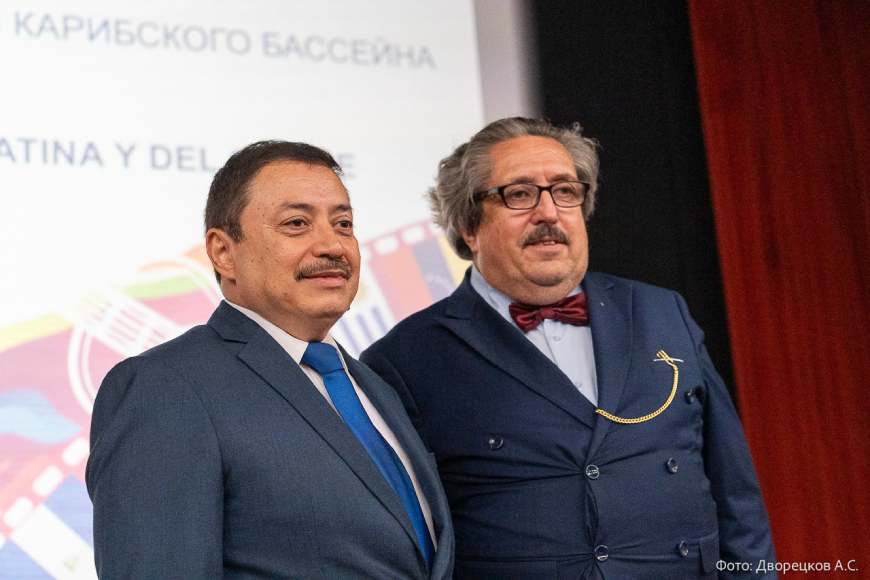 Чрезвычайный и Полномочный Посол Республики Эль-Сальвадор в России Юрий Павел Сантакрус Пердомо и обозреватель Э-Вести Андрес Ландабасо Ангуло