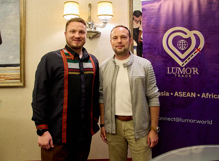 Александр Титов, соучредитель, ООО «ЛЮМОР ТРЕЙД» (слева) и Юрий Линдре РАЭК (справа)