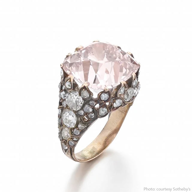 Кольцо находилось в коллекции Османов с тех пор, как оно было подарено султану Ахмеду III российской императрицей Екатериной I