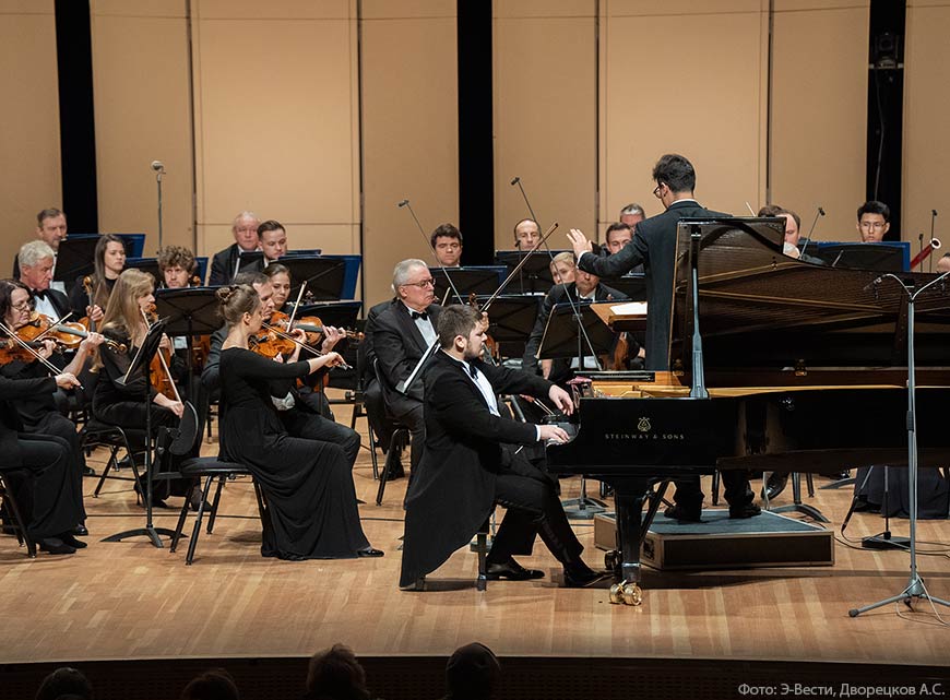 Сергей Давыдченко исполнил великие фортепианные концерты с РНО