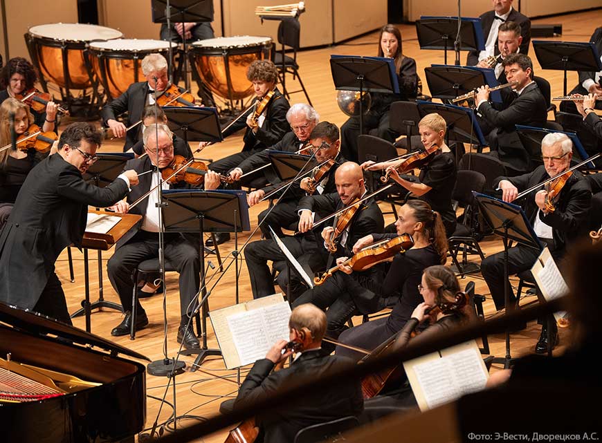 Сергей Давыдченко исполнил великие фортепианные концерты с РНО