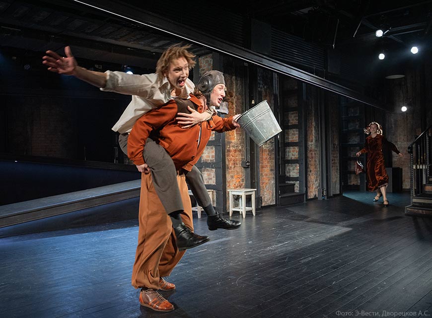 "Вахтанговцы" исследуют любовь во время войны