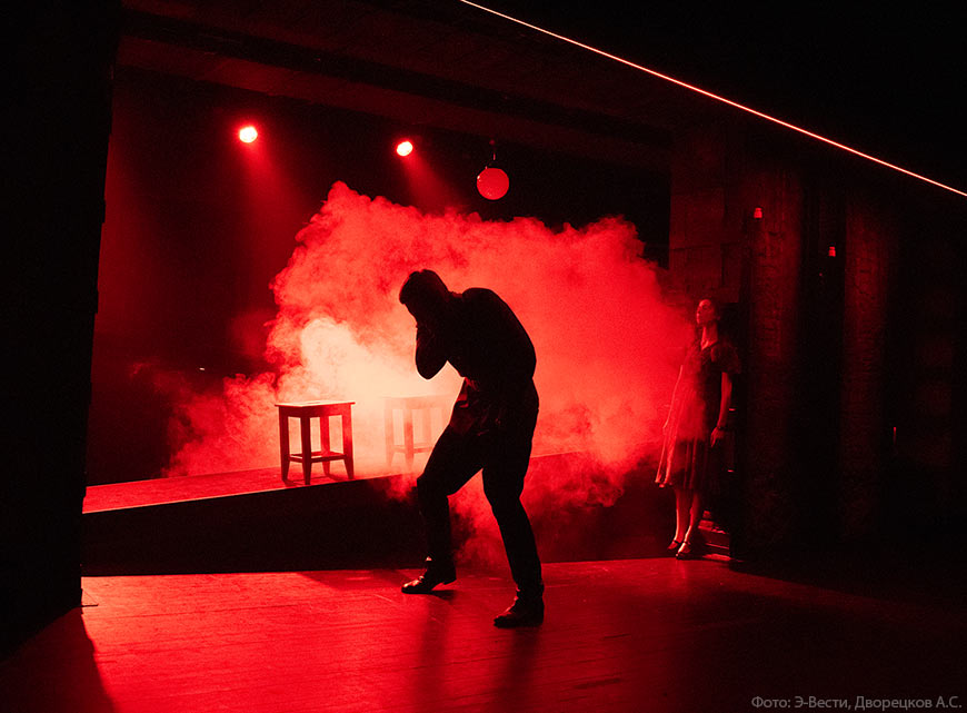 "Вахтанговцы" исследуют любовь во время войны