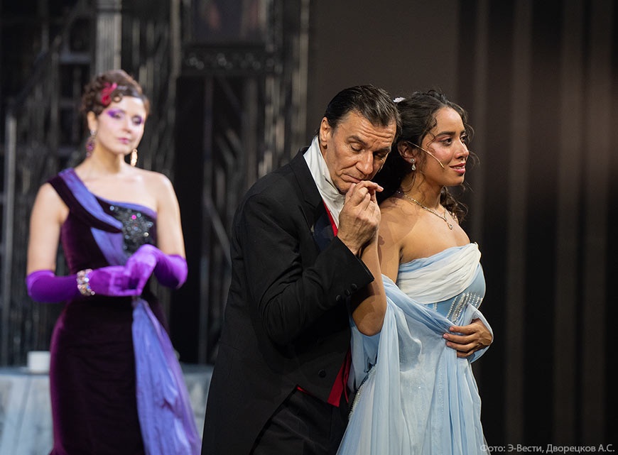 Всепобеждающая "Свадьба Кречинского"