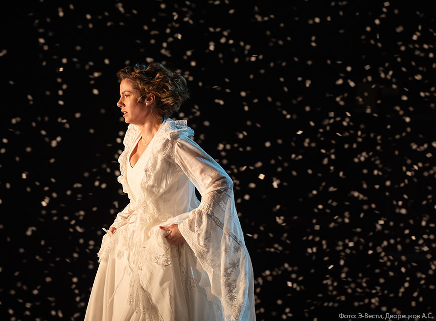 Фоторепортаж спектакля «Анна Каренина» в Малом театре