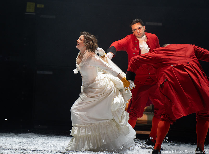 Фоторепортаж спектакля «Анна Каренина» в Малом театре