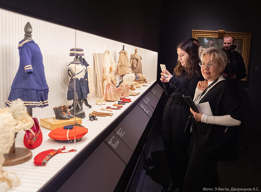 "Августейшие. Куклы" как торжество гуманизма