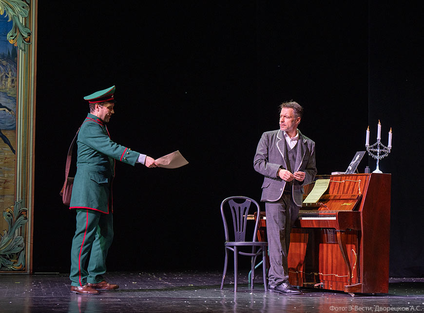 Артём Елисеев (почтальон) и Кирилл Гребенщиков (П.И. Чайковский)