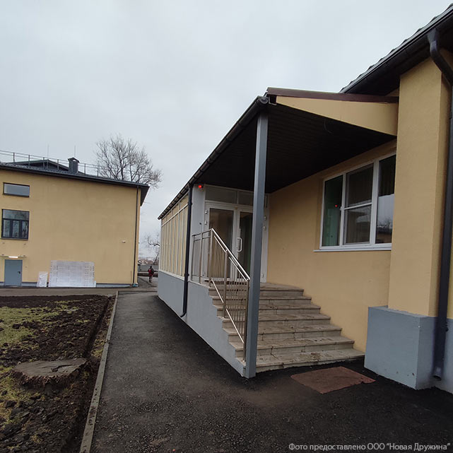 Начальная и средняя общеобразовательная школа № 38 на улице Ивана Франко, 29