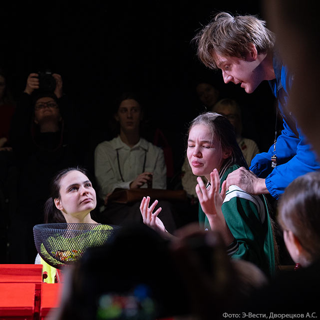 Проблема педофилии выходит на театральную сцену